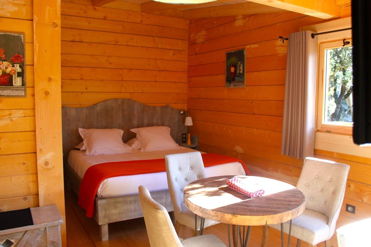 Les Cabanes Dans Les Bois Logis Hotel Villedubert Room photo