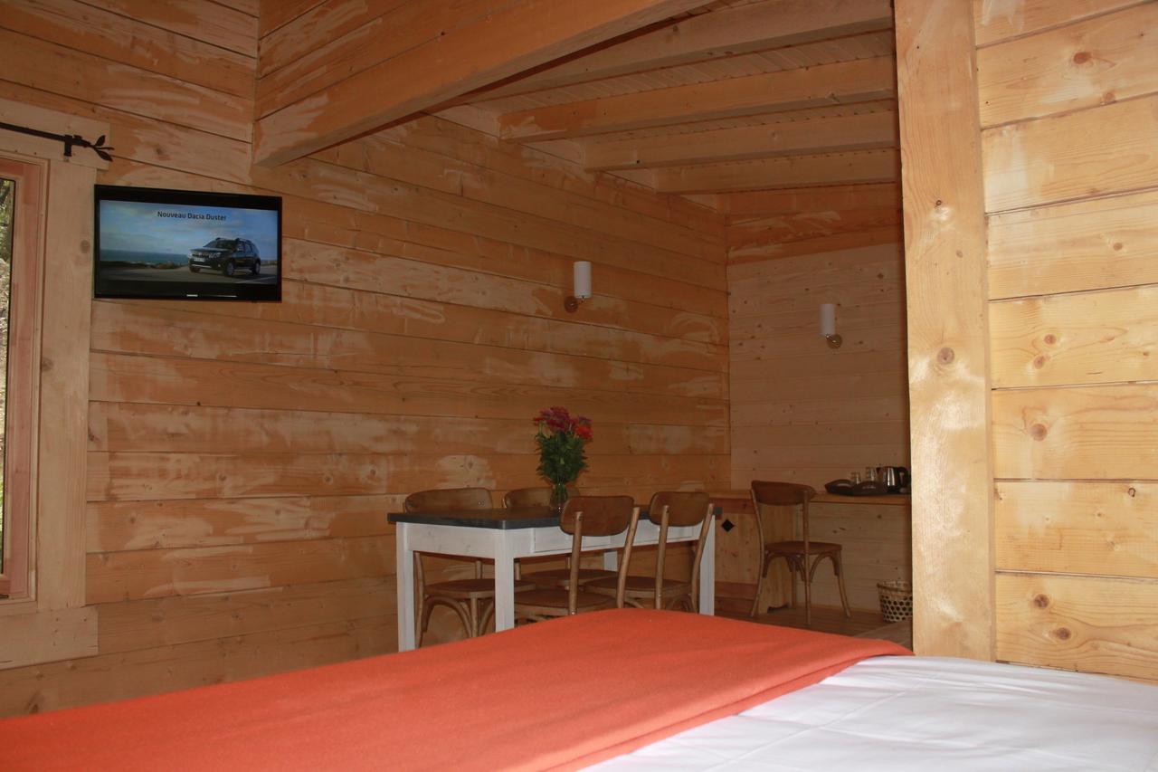 Les Cabanes Dans Les Bois Logis Hotel Villedubert Room photo